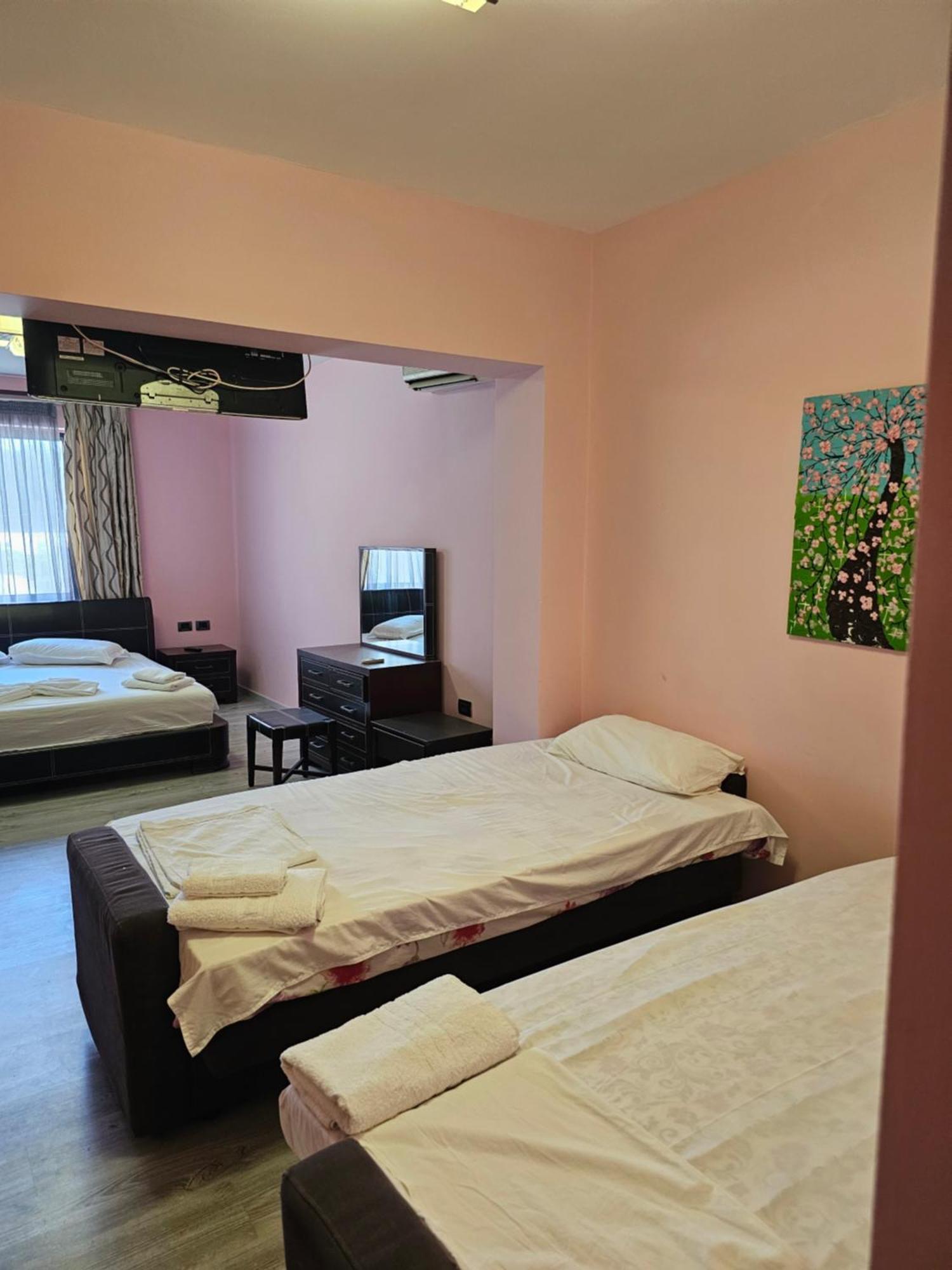 Sunborn Hotel Golem (Tirana)